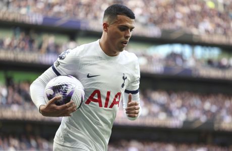 Tottenham's Sergio Reguilon carries the ball as he goes to take a corner kick during the English Premier League soccer match between Tottenham Hotspur and Nottingham Forrest t White Hart Lane stadium in London, Sunday, April 7, 2024. (AP Photo/Ian Walton)