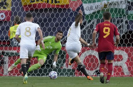 Italy's Ciro Immobile, center, scores his side's first goal from the penalty spot past Spain goalkeeper Unai Simon during the Nations League semifinal soccer match between Spain and Italy at De Grolsch Veste stadium in Enschede, eastern Netherlands, Thursday, June 15, 2023. (AP Photo/Peter Dejong)