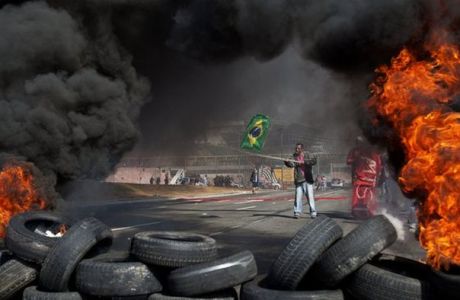 Επεισόδια και ογκώδεις διαδηλώσεις κατά του Μουντιάλ (PHOTOS + VIDEOS)