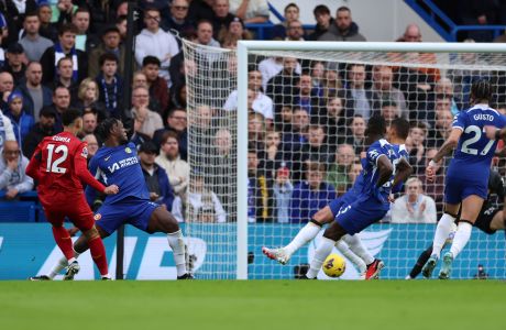 Wolverhampton Wanderers' Matheus Cunha, at left shoots and scores his sides fist goal during the English Premier League soccer match between Chelsea and Wolverhampton Wanderers at Stamford Bridge stadium in London, Sunday, Feb. 4, 2024. (AP Photo/Ian Walton)