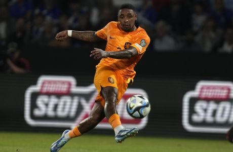 FILE -Netherlands' Steven Bergwijn makes an attempt to score during the Euro 2024 group B qualifying soccer match between Greece and The Netherlands at the OPAP Arena in Athens, Greece, on Oct. 16, 2023. (AP Photo/Thanassis Stavrakis, File)