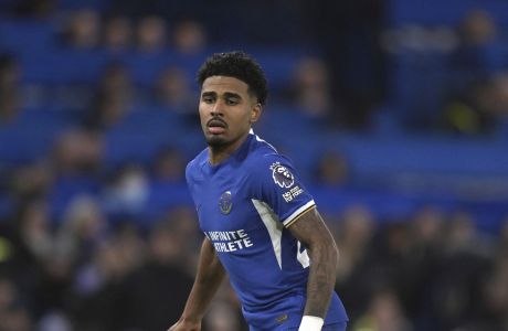 Chelsea's Ian Maatsen during the English Premier League soccer match between Chelsea and Crystal Palace art Stamford Bridge in London, Wednesday, Dec. 27, 2023. (AP Photo/Alastair Grant)