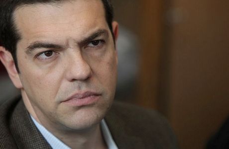 Στο σπίτι του Τσίπρα οπαδοί του Παναθηναϊκού, επεισόδια στους γύρω δρόμους!