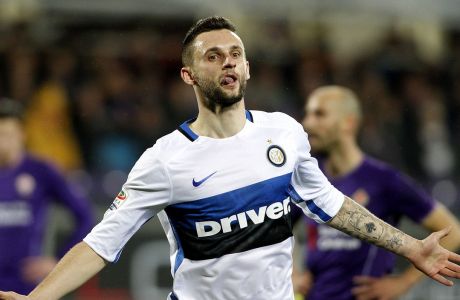 Inter's Marcelo Brozovic celebrates after scoring during a Serie A soccer match between Fiorentina and Inter Milan at the Artemio Franchi stadium in Florence, Italy, Sunday, Feb. 14, 2016. (AP Photo/Fabrizio Giovannozzi) 