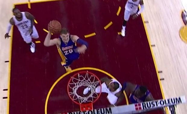 Αστόχησε σε κάρφωμα ο Mozgov κι έχασε το double-double ο Ingram