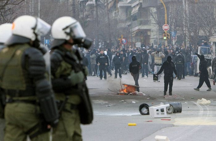 Ένταση και επεισόδια από οπαδούς της Σάλκε στη Θεσσαλονίκη