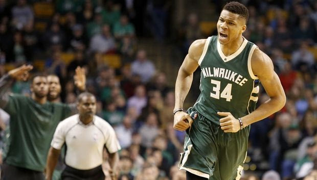 Πάλεψε ΜΟΝΟΣ ο Giannis αλλά έχασαν οι Bucks