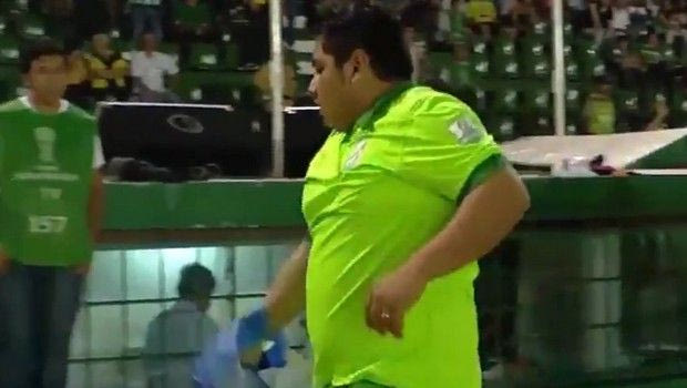 Το τροφαντό ball boy που έγινε… χούλιγκαν και αποβλήθηκε!