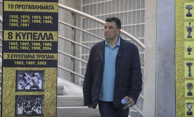 Πήγε ο Αγγέλου πριν… φύγει ο Γιαννάκης