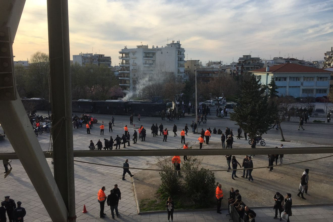 Περικυκλωμένος από κλούβες ο περιβάλλων χώρος της Τούμπας