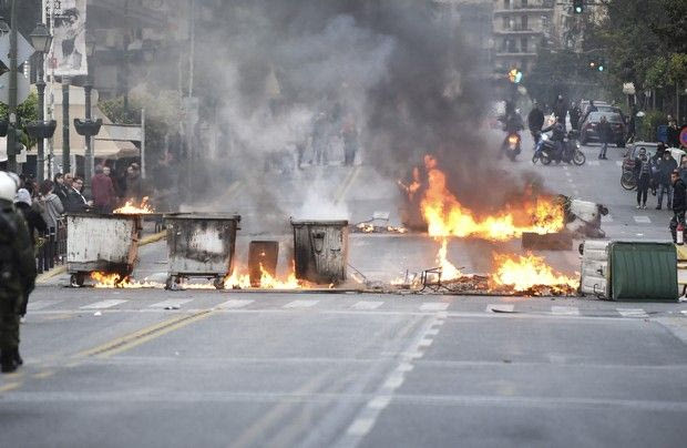 Οργή του ΣΥΡΙΖΑ για τα επεισόδια στον Πειραιά