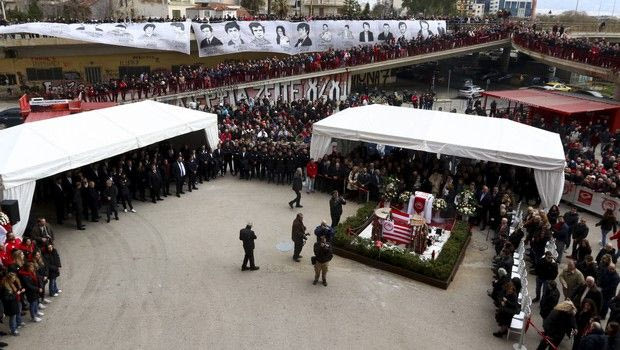 Το μνημόσυνο για τη Θύρα 7 μέσα από φωτογραφίες