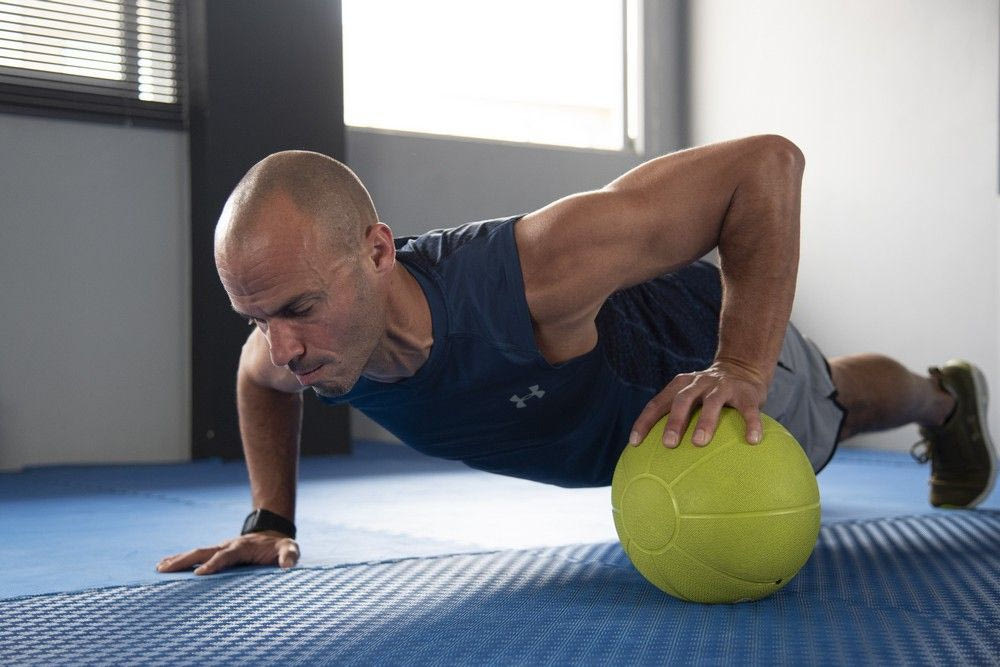 3 ασκήσεις για να πετύχεις τα τέλεια push-ups