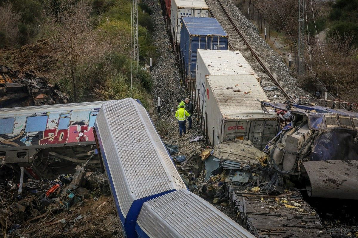 Σύγκρουση τρένων στα Τέμπη: Τριήμερο εθνικό πένθος, αναστέλλονται όλες οι εορταστικές εκδηλώσεις