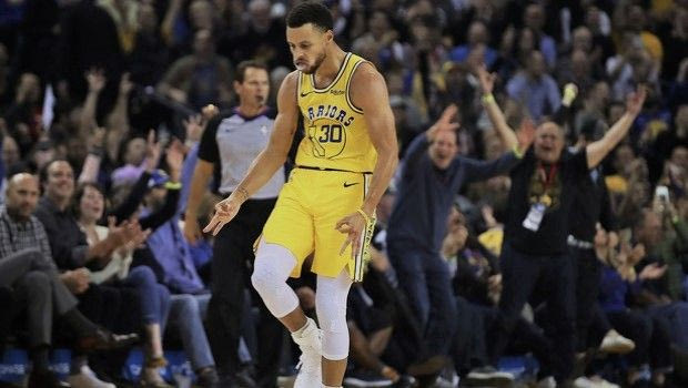 Ο Steph Curry έβαλε 11 τρίποντα χωρίς να τους βλέπει – κυριολεκτικά