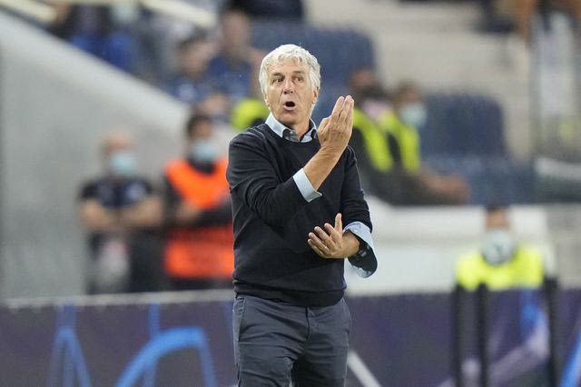 Atalanta's head coach Gian Piero Gasperini gives instructions from the side line during the Champions League Group F soccer match between Atalanta and Young Boys, at the Gewiss Stadium in Bergamo, Italy, Wednesday, Sept 29, 2021. (AP Photo/Luca Bruno)